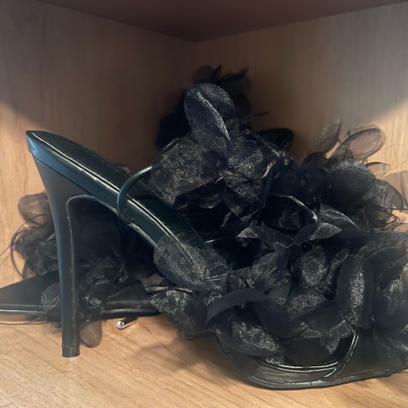 Chic Black Floral Women's Heels - Picture 1 of 3